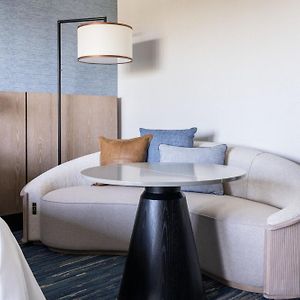 Club Tower Deluxe King Room Club Lounge Access or Hearing Accessible